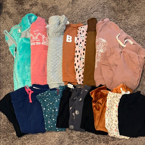 Toddler girls 2T & a few 24m fall/winter sweater, top, legging bundle! - Picture 1 of 5
